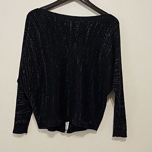 Venti 6 LLC sweater size small.